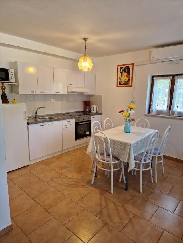 Apartman Aja กาชเตลีร์ ภายนอก รูปภาพ